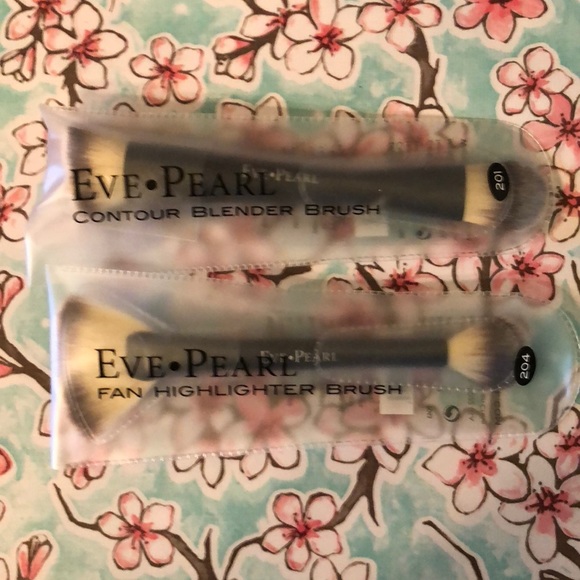 Brand New Set of Eve Pearl Dual Makeup Brushes - Picture 2 of 2